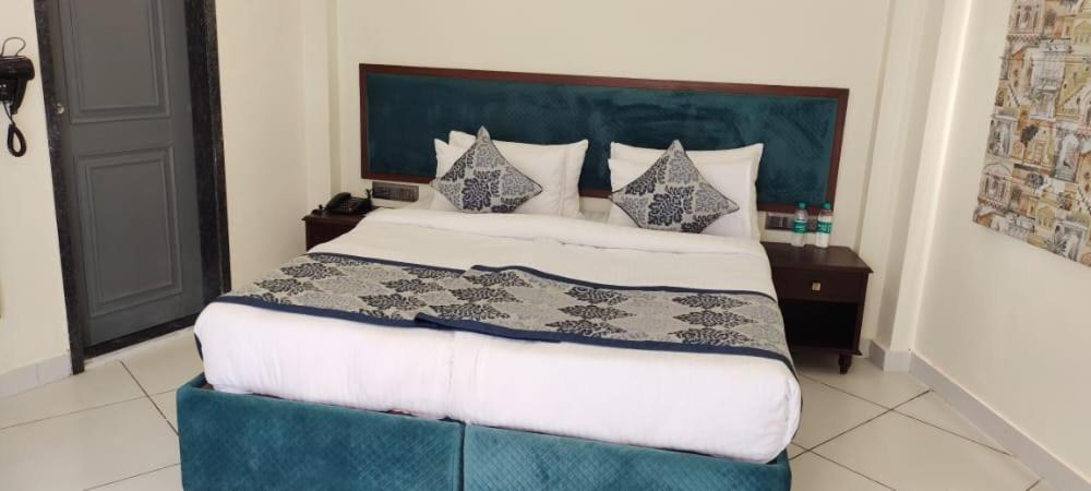 Hotel Traavista Aravali Mahal Udaipur Esterno foto