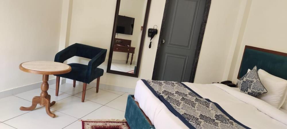 Hotel Traavista Aravali Mahal Udaipur Esterno foto