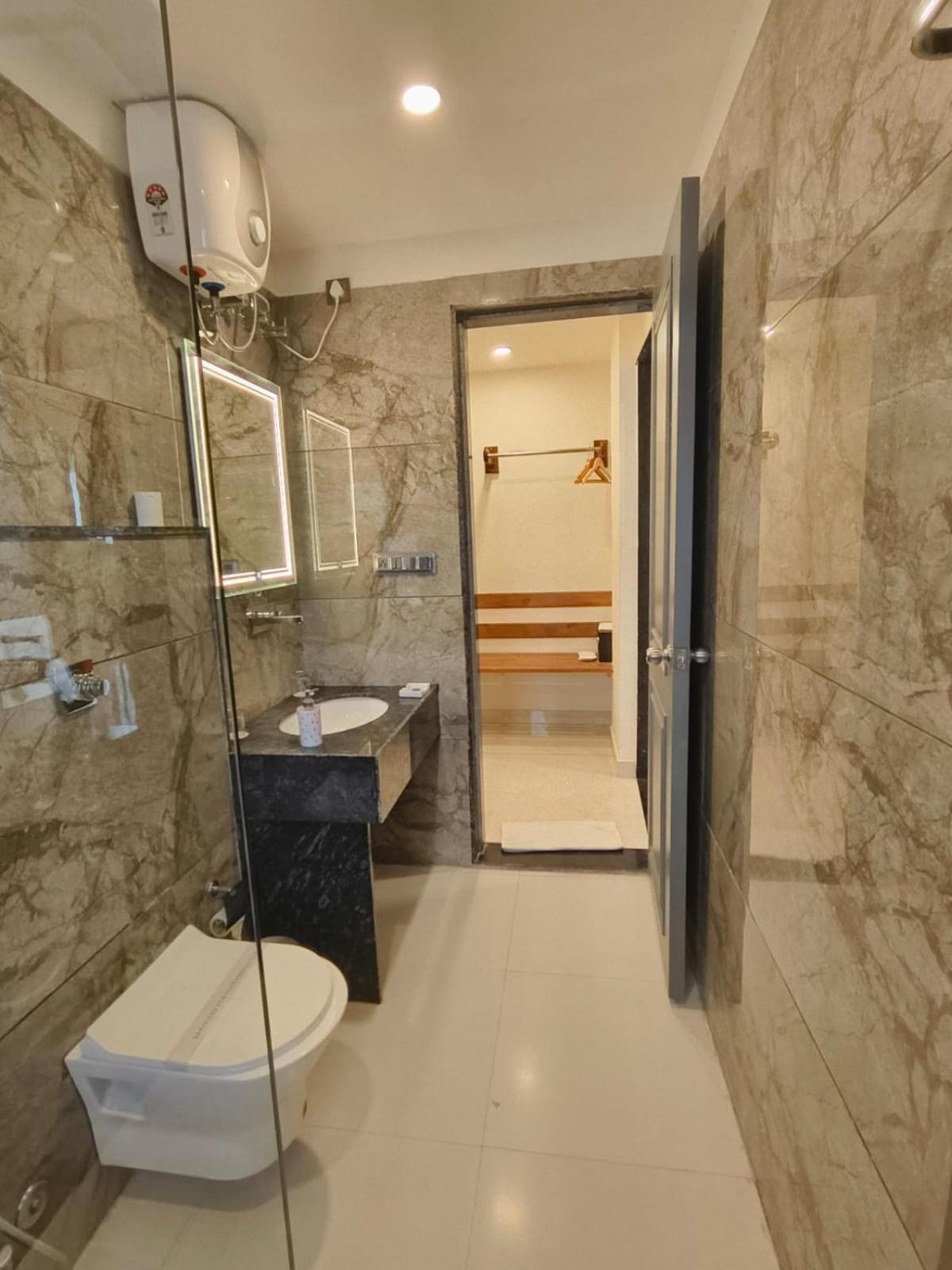 Hotel Traavista Aravali Mahal Udaipur Esterno foto